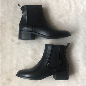 BRAND NEW Steve Madden black booties